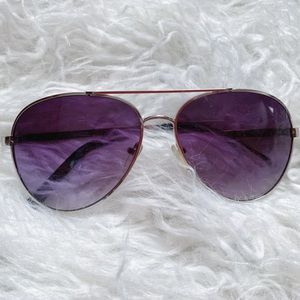 Aviator style sunglasses